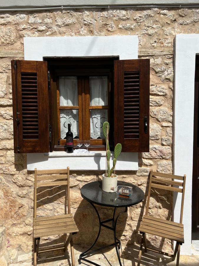 Luca'S Houses Chalki Town Luaran gambar