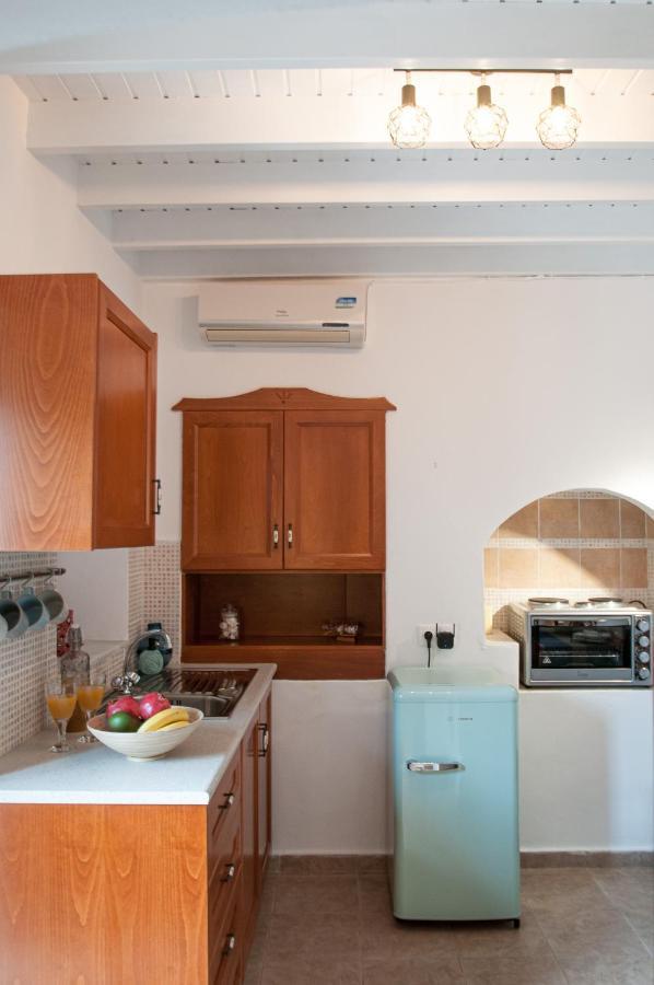 Luca'S Houses Chalki Town Luaran gambar