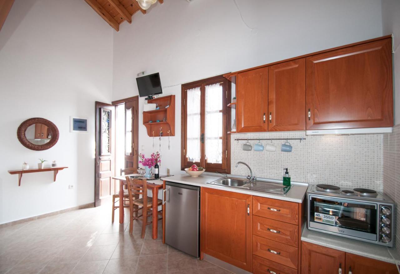 Luca'S Houses Chalki Town Luaran gambar