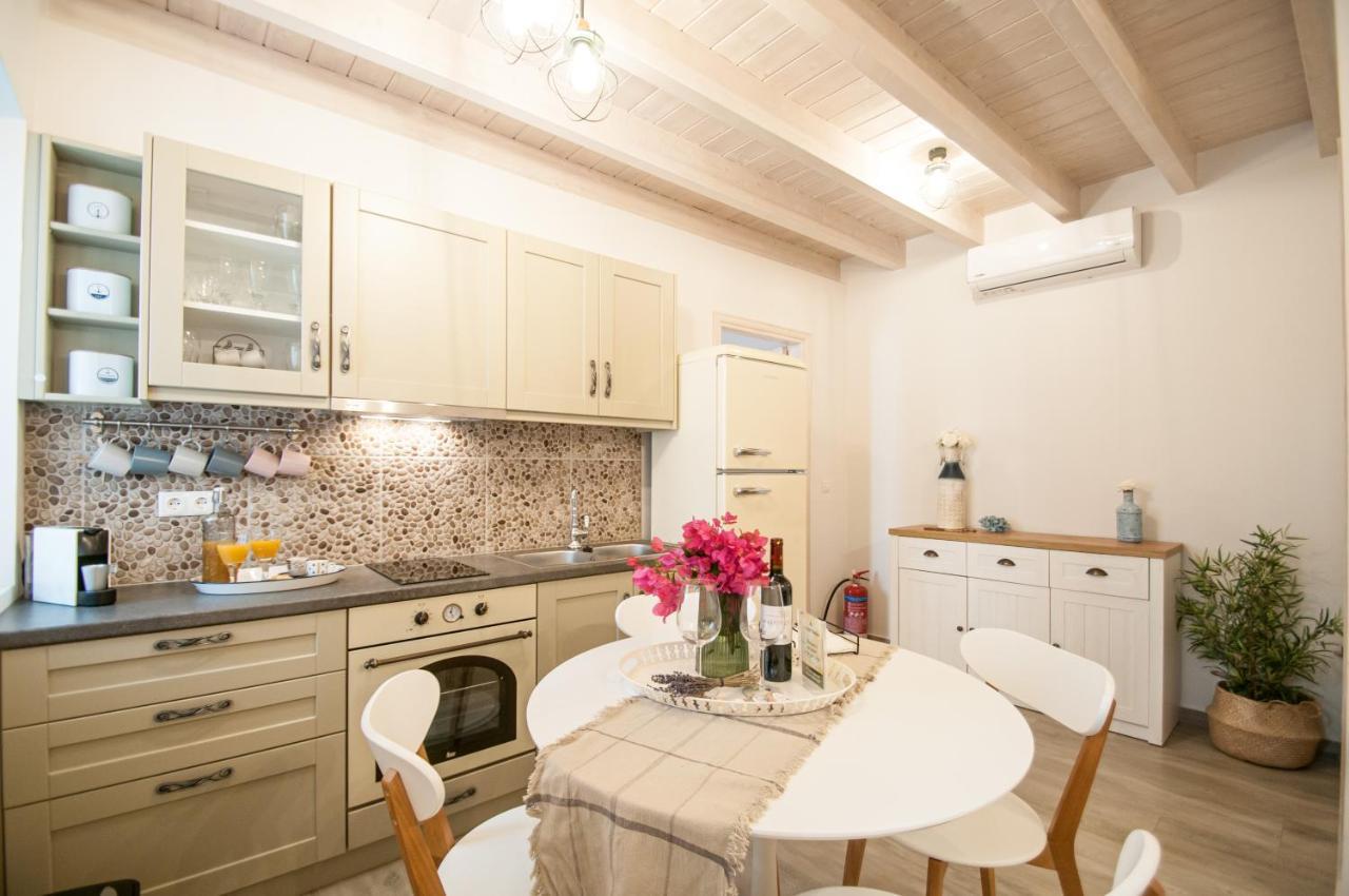 Luca'S Houses Chalki Town Luaran gambar