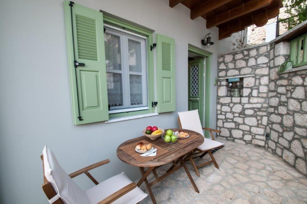 Luca'S Houses Chalki Town Luaran gambar