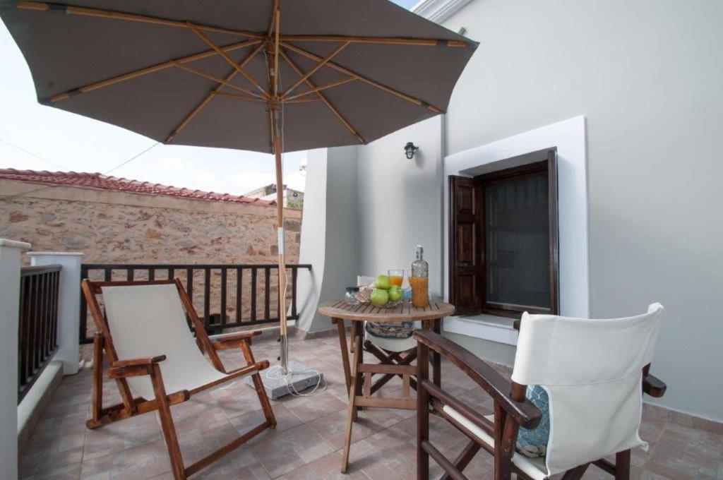 Luca'S Houses Chalki Town Luaran gambar